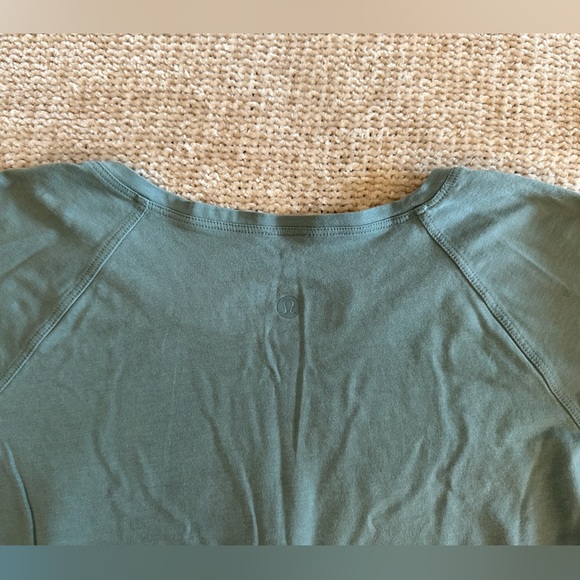 Lululemon Long Sleeve Shirt - Picture 4 of 7